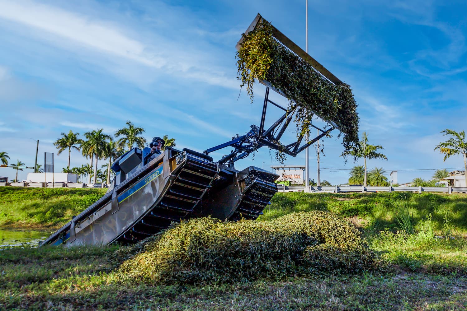 About Truxor Harvesters, Aquatic weed harvesting with Truxor harvesting